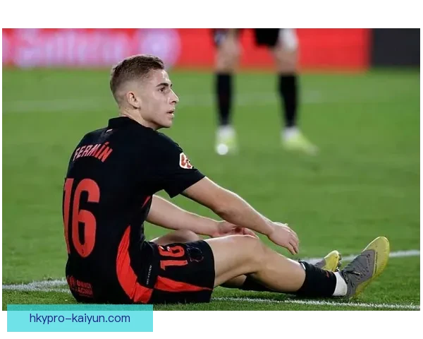 巴萨债务危机加剧，俱乐部面临重组压力和财政挑战，状态备受关注。